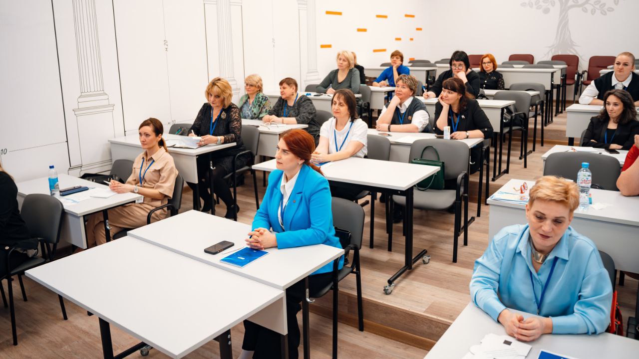 Академия Минпросвещения России провела Марафон лучших практик в области классного руководства для педагогов Северо-Западного федерального округа