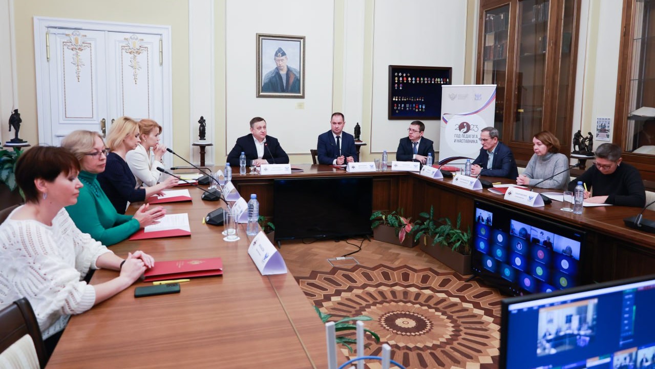 Академия Минпросвещения России подписала соглашение о сотрудничестве с Российским военно-историческим обществом