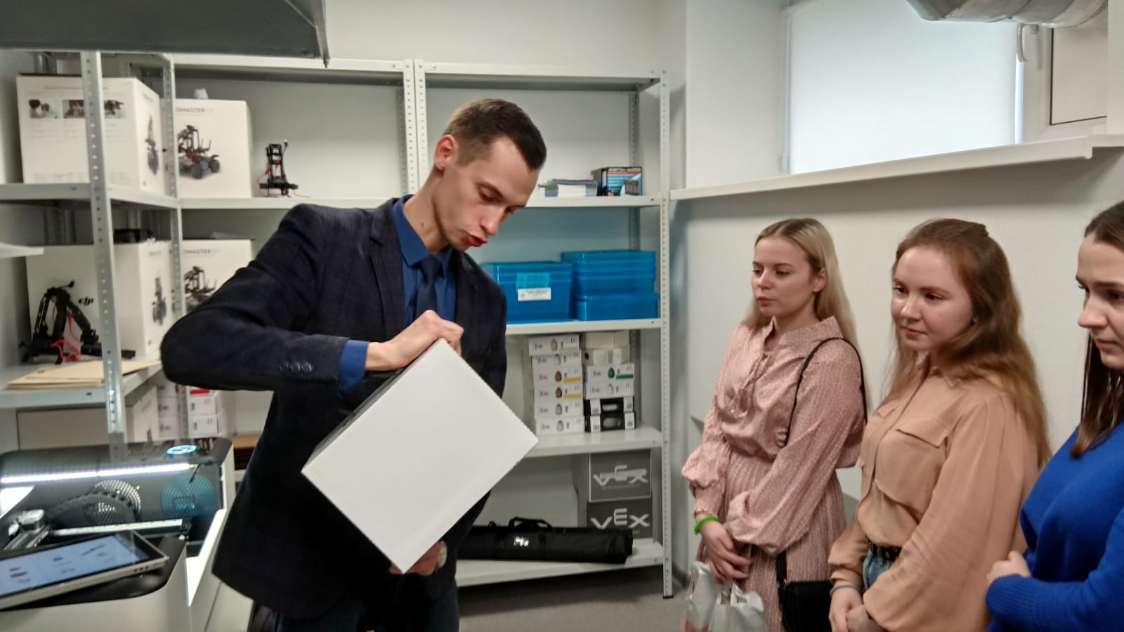 Студенты Набережночелнинского педуниверситета осваивают современное оборудование педагогического "Кванториума"