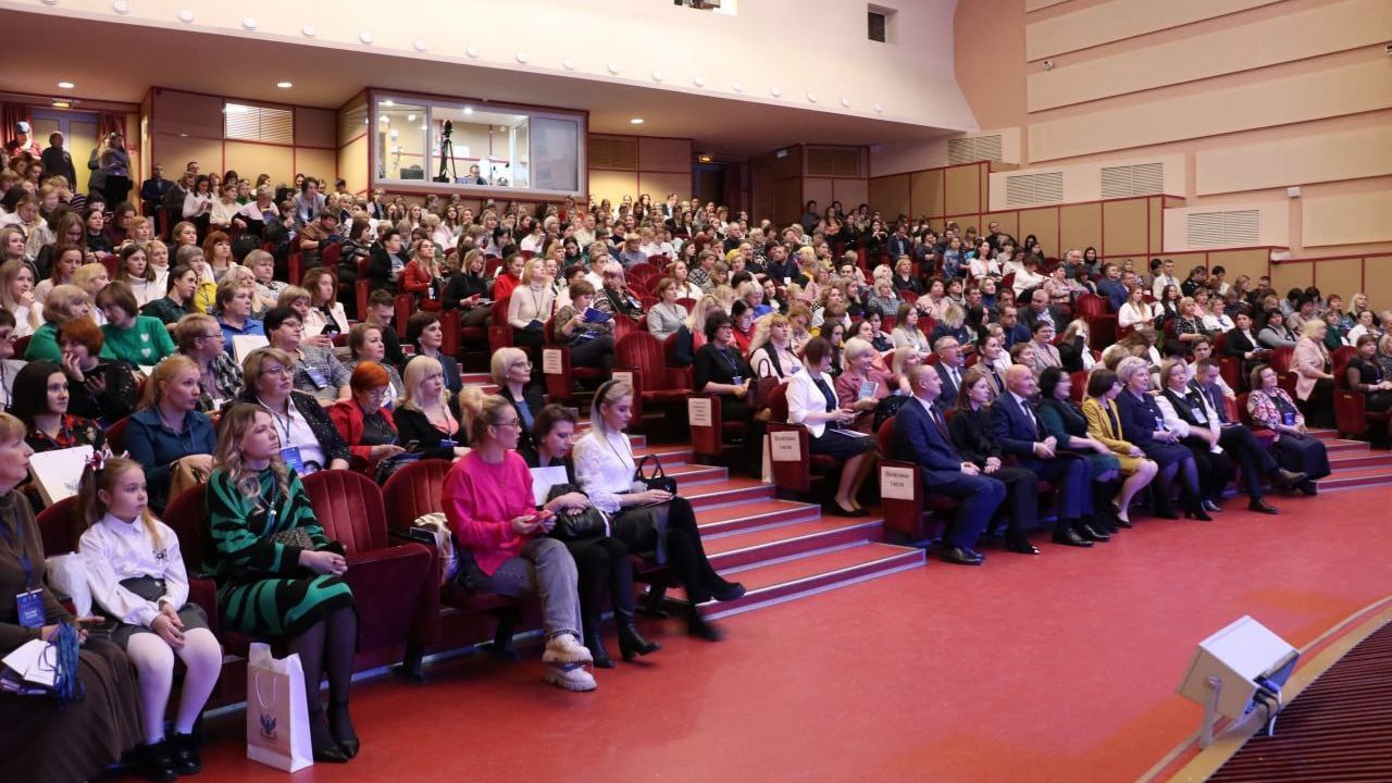 Академия Минпросвещения России провела окружной форум для классных руководителей и кураторов Центрального федерального округа
