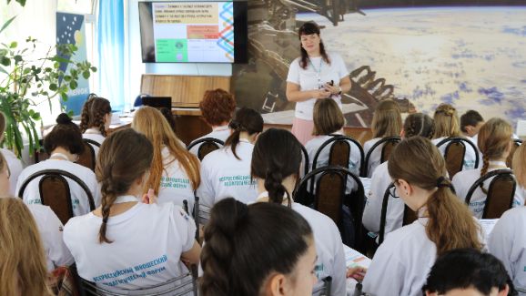 Участники Всероссийского юношеского педагогического форума встретились с известными российскими педагогами