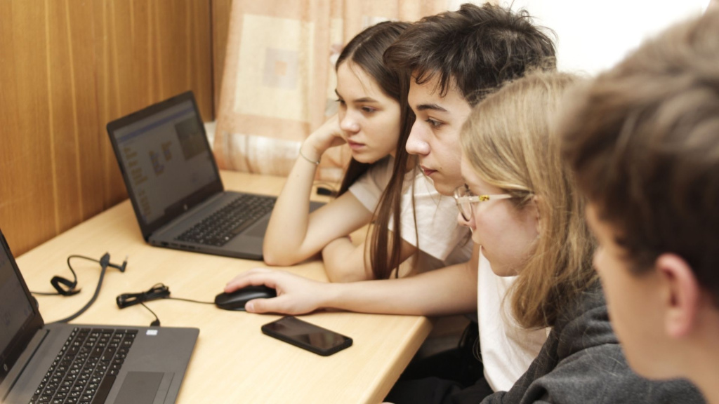 Студенты Нижегородского педагогического университета помогают в учёбе воспитанникам детских домов