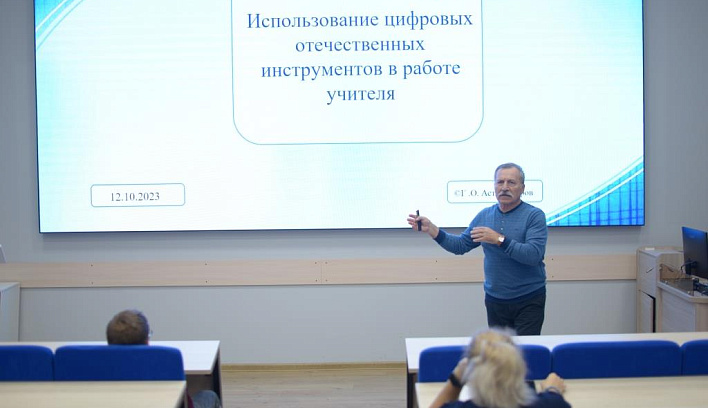 В рамках реализации проекта "Открытие коворкинга НСО" в АГПУ продолжает свою работу площадка педагогических инициатив «IT-Старт»