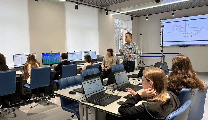 С «интернетом вещей» студенты и преподаватели факультета информационных технологий познакомили нижегородских школьников