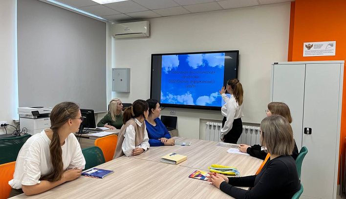 На базе педагогического технопарка "Кванториум" имени В.Т. Сосновского состоялось заседание студенческого кружка по биологии "Цифровая экология"